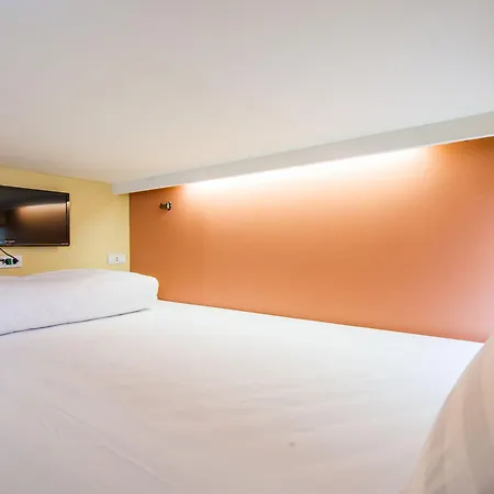 Matchbox Bangkok Hostel-3